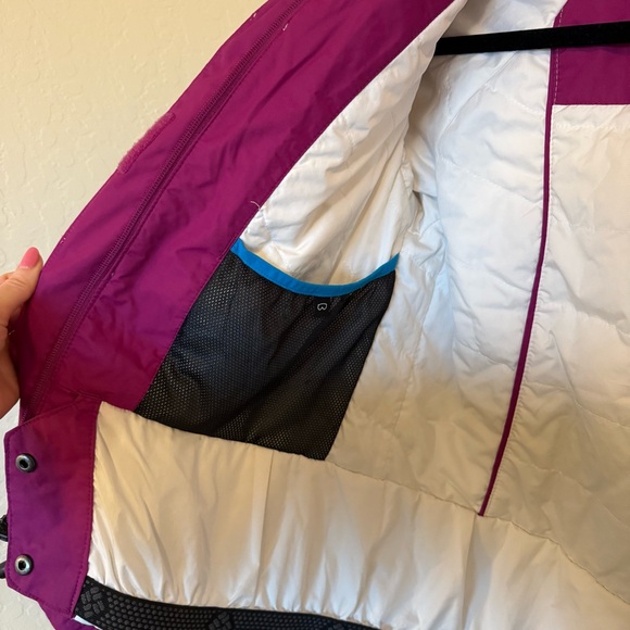Columbia Girl’s Snow Jacket - Size Medium, fits like women’s XS - Picture 5 of 6